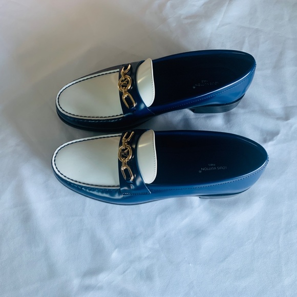 BRAND NEW Louis Vuitton Plain Toe Chain Leather Blue and White Loafer - Picture 6 of 13